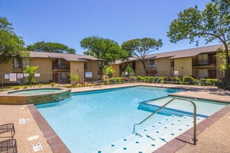 Casita Grove in Grand Prairie, TX - Foto de edificio - Building Photo