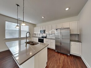 7022 Garrett Ct in Charlotte, NC - Foto de edificio - Building Photo