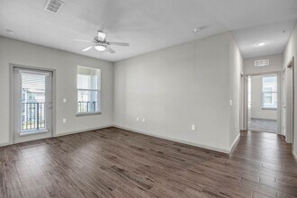 Tomoka Pointe in Daytona Beach, FL - Foto de edificio - Building Photo