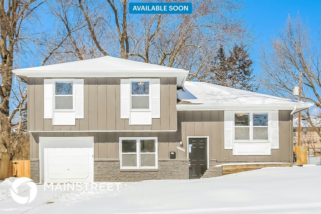 9306 Fairwood Dr in Kansas City, MO - Building Photo