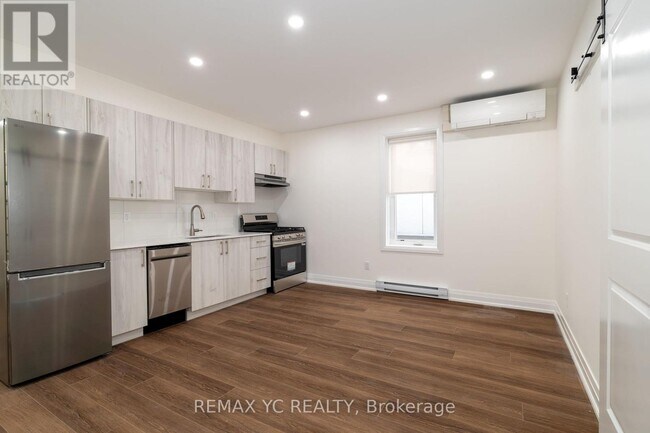 673 Danforth Ave in Toronto, ON - Building Photo - Building Photo
