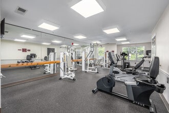 River Point Senior Apartments in Essex, MD - Foto de edificio - Building Photo