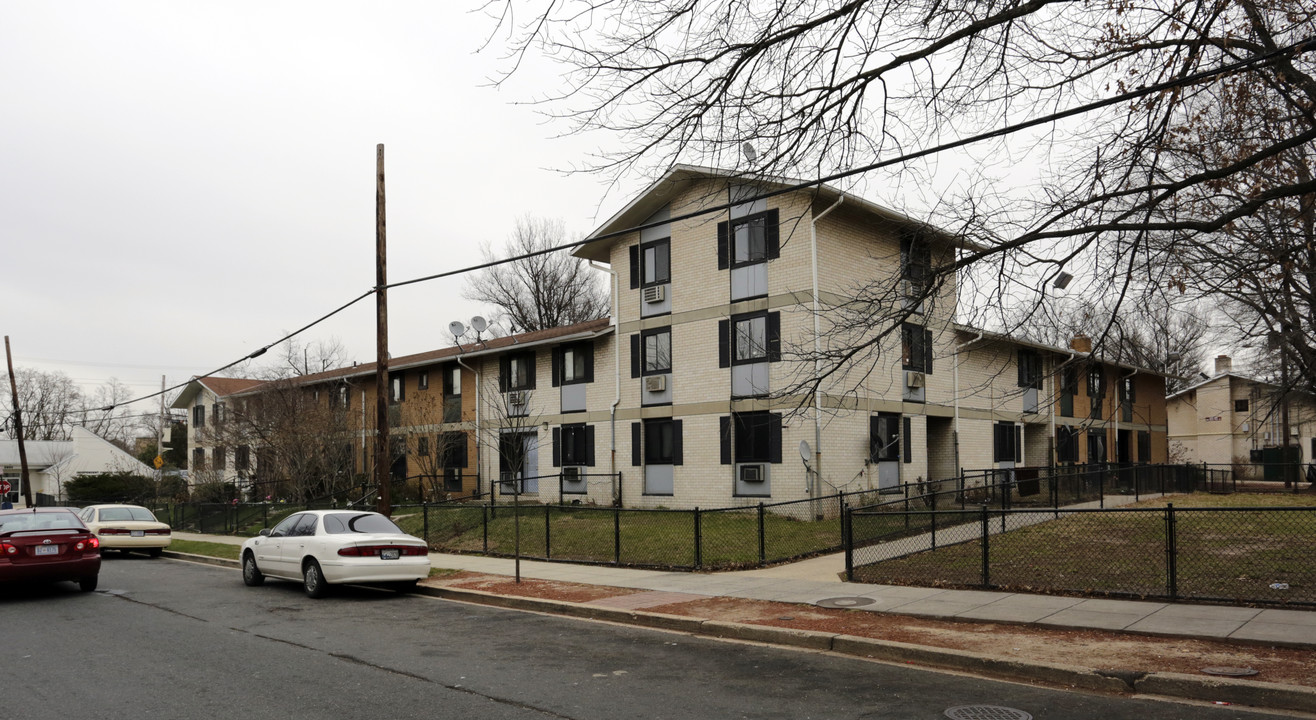 2716 Bruce Pl SE in Washington, DC - Building Photo