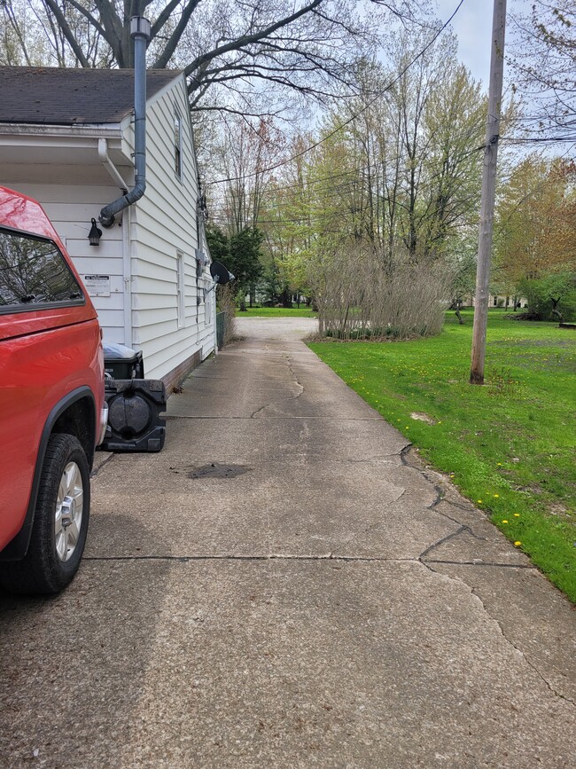 28839 Detroit Rd, Unit 2 family house in Westlake, OH - Foto de edificio - Building Photo