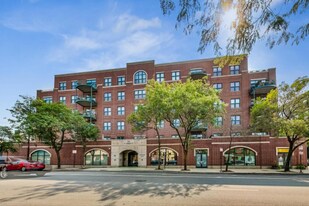 1301 W Washington Blvd in Chicago, IL - Building Photo