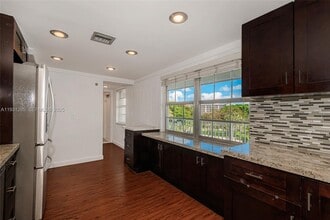 625 Oaks Dr in Pompano Beach, FL - Building Photo - Building Photo