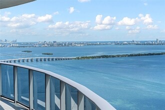 488 NE 18th St, Unit 12 in Miami, FL - Foto de edificio - Building Photo