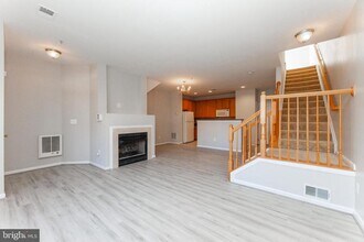 5039 Anchorstone Dr in Woodbridge, VA - Building Photo - Building Photo