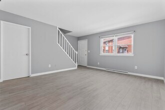 75 Saltonstall Pkwy in East Haven, CT - Building Photo - Building Photo