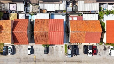 2412 W 54th Pl in Hialeah, FL - Building Photo - Building Photo