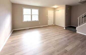 9242 Woodcreek Ct in Parkville, MD - Building Photo - Building Photo