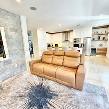 11229 NW 44th Terrace in Doral, FL - Foto de edificio - Building Photo