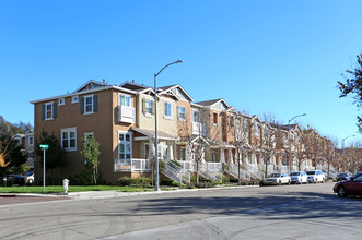 Cross Creek Townhomes in Hayward, CA - Building Photo - Building Photo