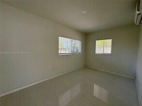 572 NE 67th St in Miami, FL - Building Photo - Building Photo