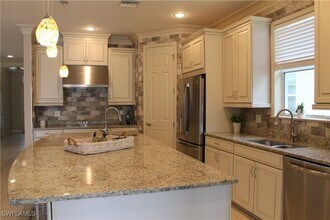 2736 Lambay Ct in Cape Coral, FL - Foto de edificio - Building Photo
