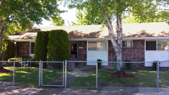 property at 1521 E Robinson St