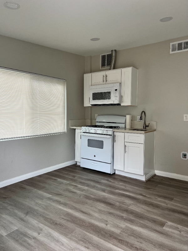 21629 Cottonwood Ave in Moreno Valley, CA - Building Photo - Building Photo