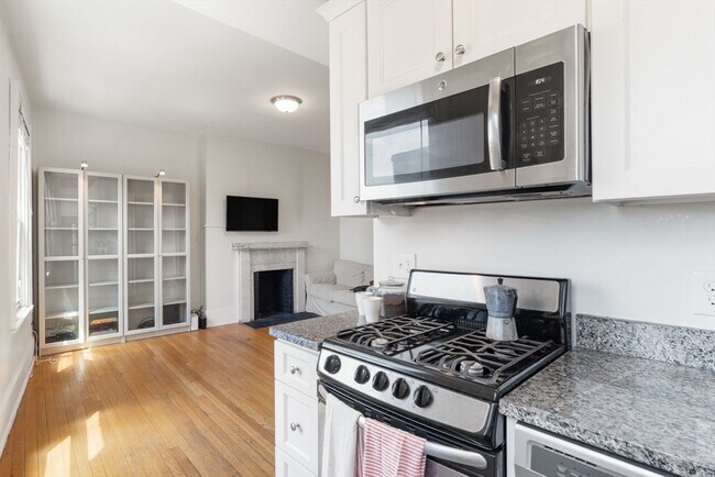 62 W Cedar St