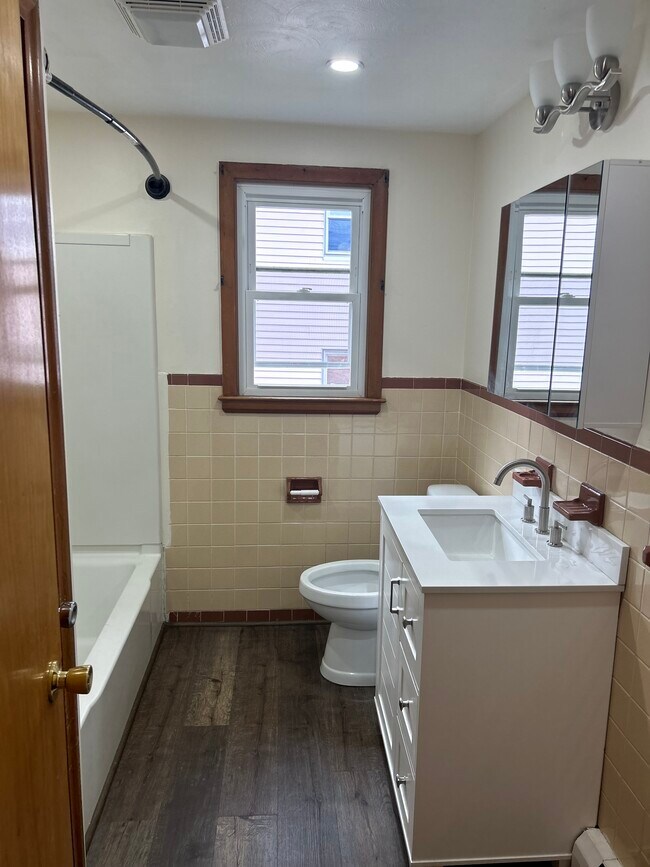 46 Federal Cir, Unit #2 in New Britain, CT - Foto de edificio - Building Photo