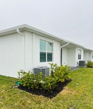 3745 Cedar Pl in Fort Pierce, FL - Building Photo - Building Photo