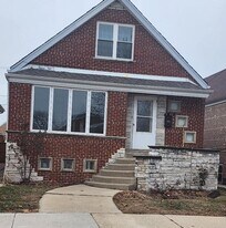 5546 S Tripp Ave in Chicago, IL - Building Photo