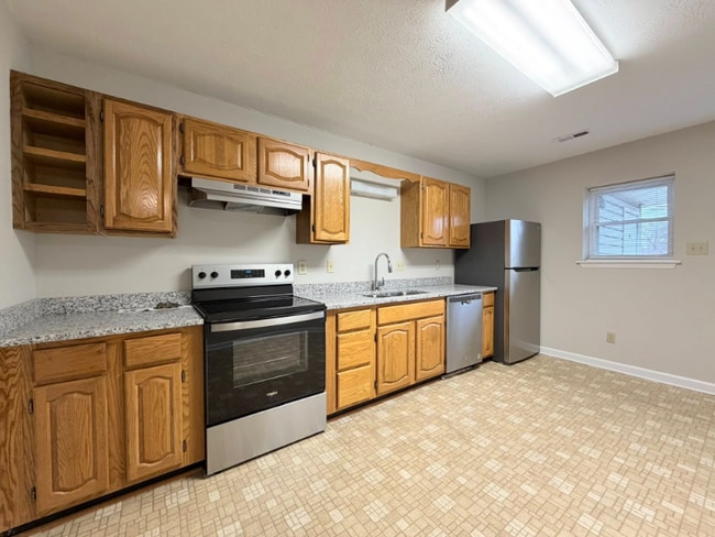 2728 Kirkwood Dr in Burlington, NC - Foto de edificio - Building Photo