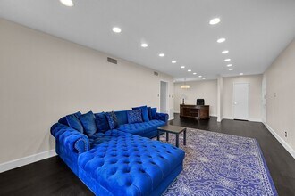2700 Bellefontaine in Houston, TX - Building Photo - Building Photo