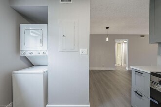 105 Gardens Dr, Unit 102 in Pompano Beach, FL - Building Photo - Building Photo