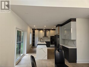 106 Sebastian St in Blue Mountains, ON - Building Photo - Building Photo