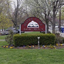 Silver Lake Apartments in Staten Island, NY - Foto de edificio - Building Photo