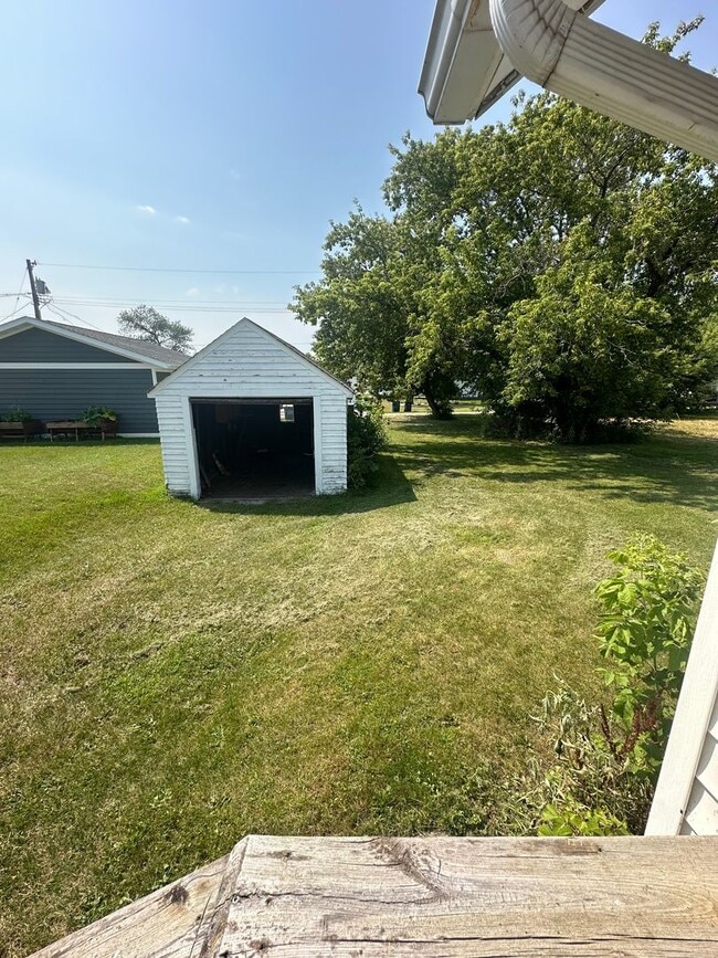 910 5th Ave SE in Jamestown, ND - Building Photo - Building Photo