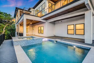 235 Canyon Turn Trail in Lakeway, TX - Building Photo - Building Photo