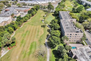 9470 Tangerine Pl, Unit 301 in Davie, FL - Building Photo