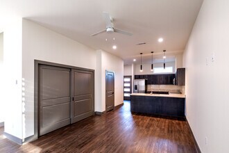 303 Park St in Springdale, AR - Foto de edificio - Building Photo