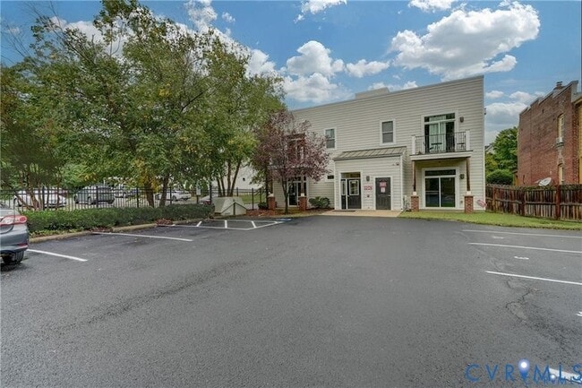 1020 Porter St, Unit 104 in Richmond, VA - Foto de edificio - Building Photo