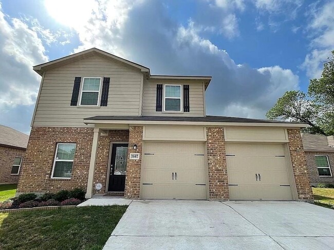 1687 Twin Estates Dr in Kyle, TX - Building Photo - Building Photo
