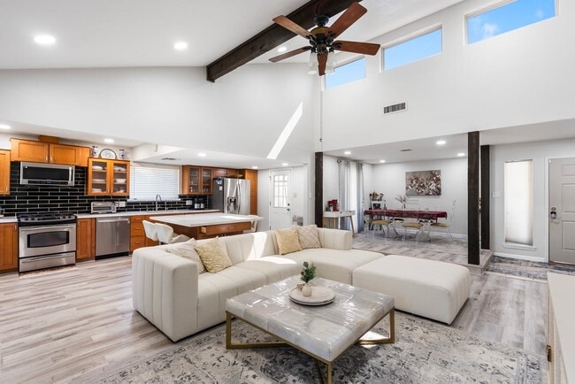 14039 Utopia Dr