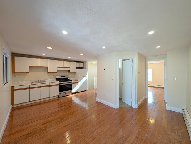 6 Evergreen Sq, Unit 3 in Somerville, MA - Building Photo - Building Photo