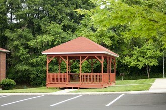 Cedarfield Apartments in Blacksburg, VA - Foto de edificio - Building Photo