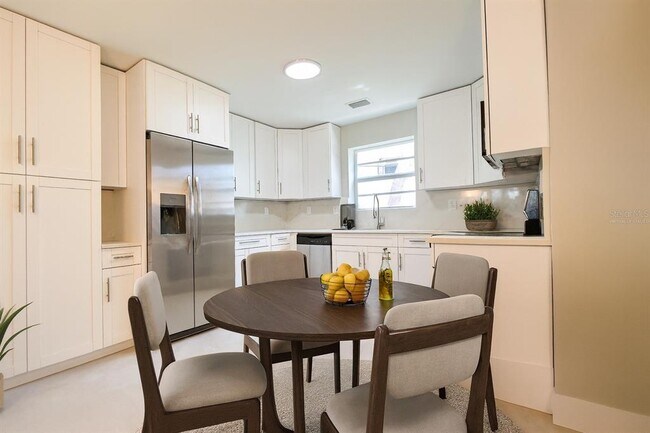 5039 N Beach Rd in Englewood, FL - Building Photo - Building Photo