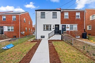 5004 Sargent Rd NE in Washington, DC - Building Photo