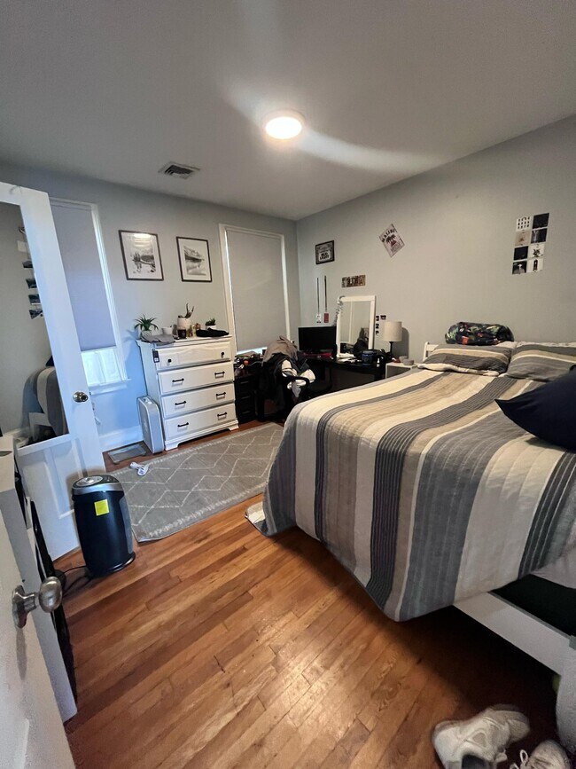 731 Parker St, Unit 3