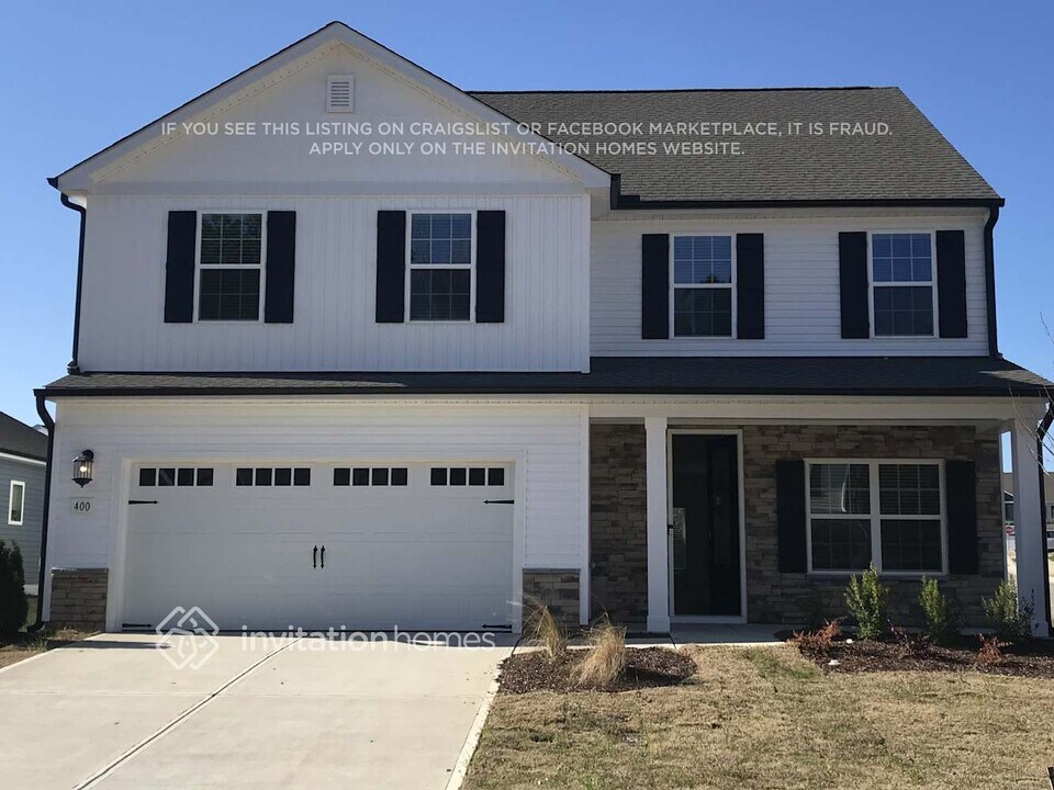 400 Azalea Gaze Dr in Youngsville, NC - Building Photo