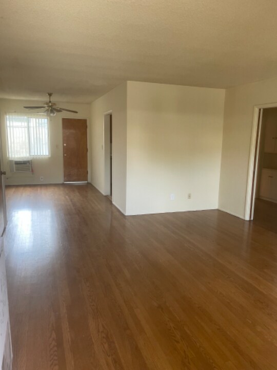 918 W Huntington Dr in Arcadia, CA - Building Photo