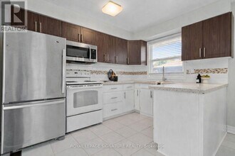 621 Wychwood St in Oshawa, ON - Building Photo - Building Photo