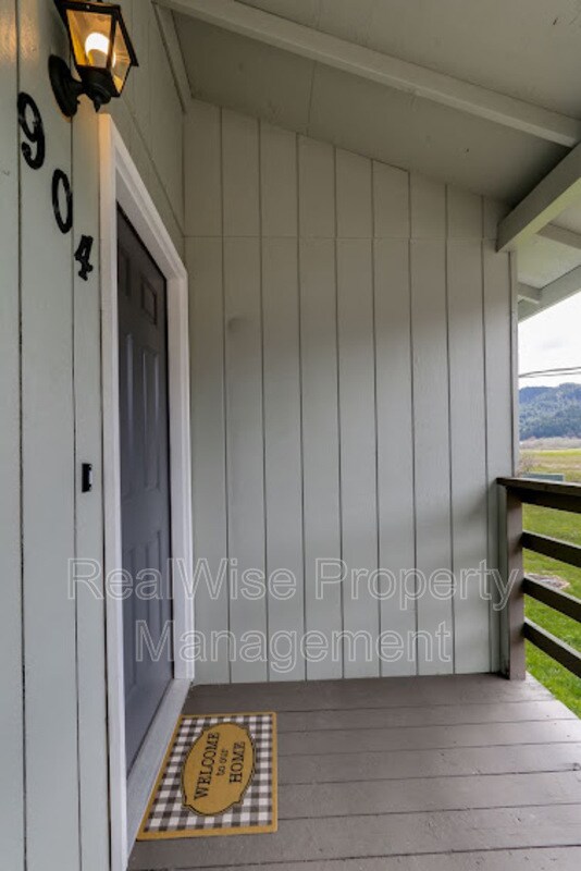 904 S Comstock Rd photo'