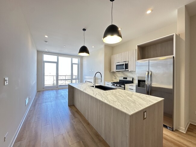 6340 W Belmont Ave, Unit 304 in Chicago, IL - Building Photo - Building Photo