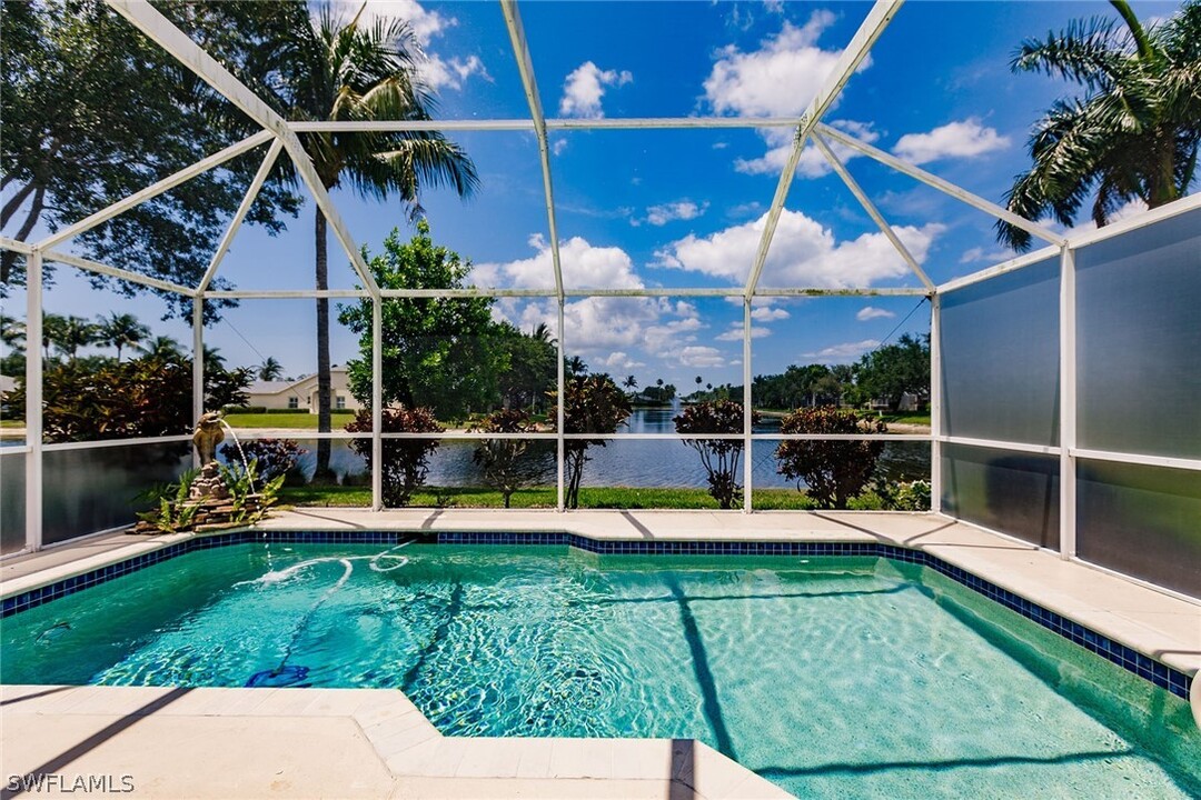 8440 Ibis Cove Cir in Naples, FL - Building Photo