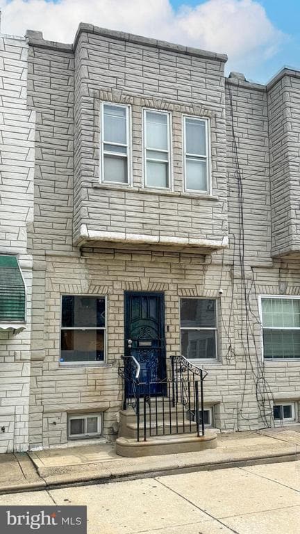 property at 2105 S Woodstock St