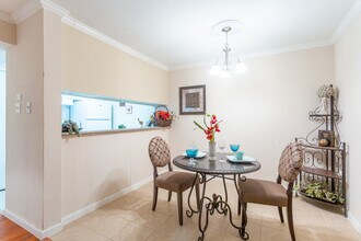 The Falls of Beechnut in Houston, TX - Building Photo - Interior Photo